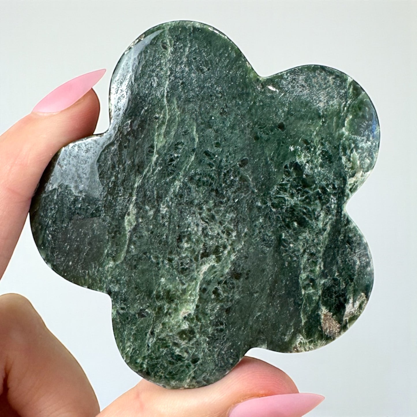 Nephrite Jade Daisy Carving