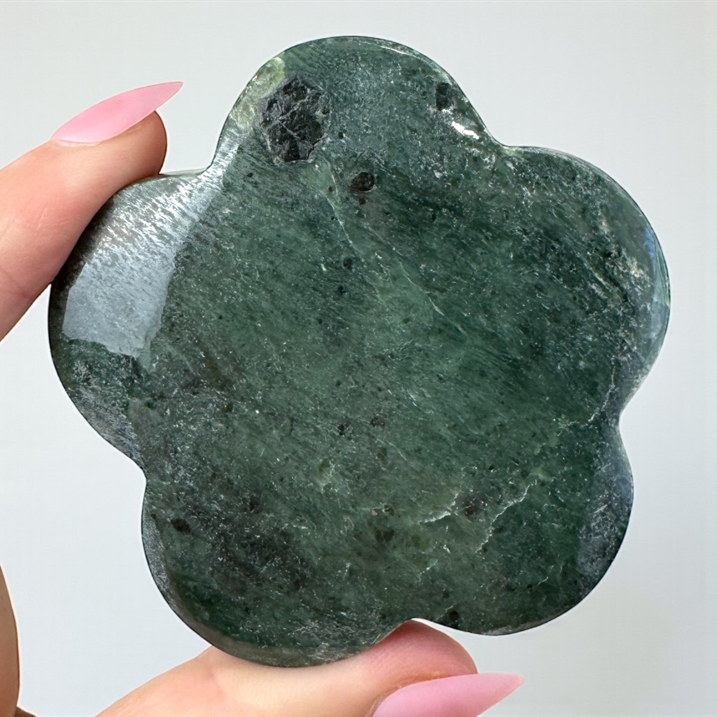 Nephrite Jade Daisy Carving
