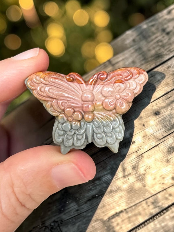 Alashan Agate Mini Butterfly Carving