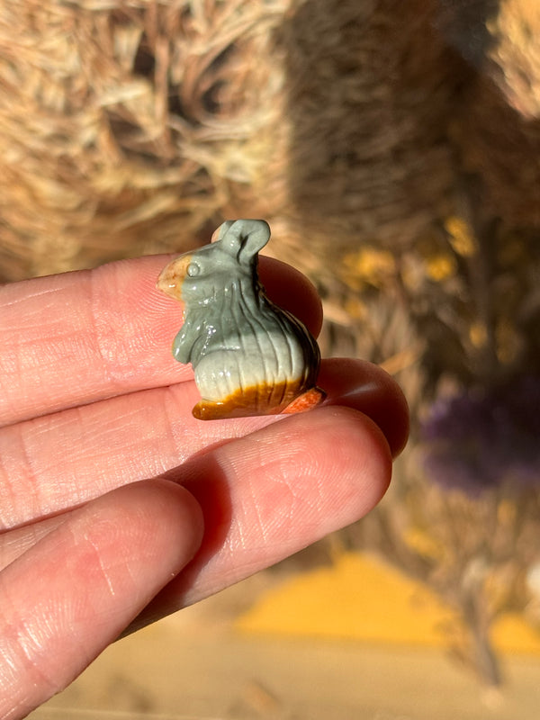 Alashan Agate Mini Rabbit Carving