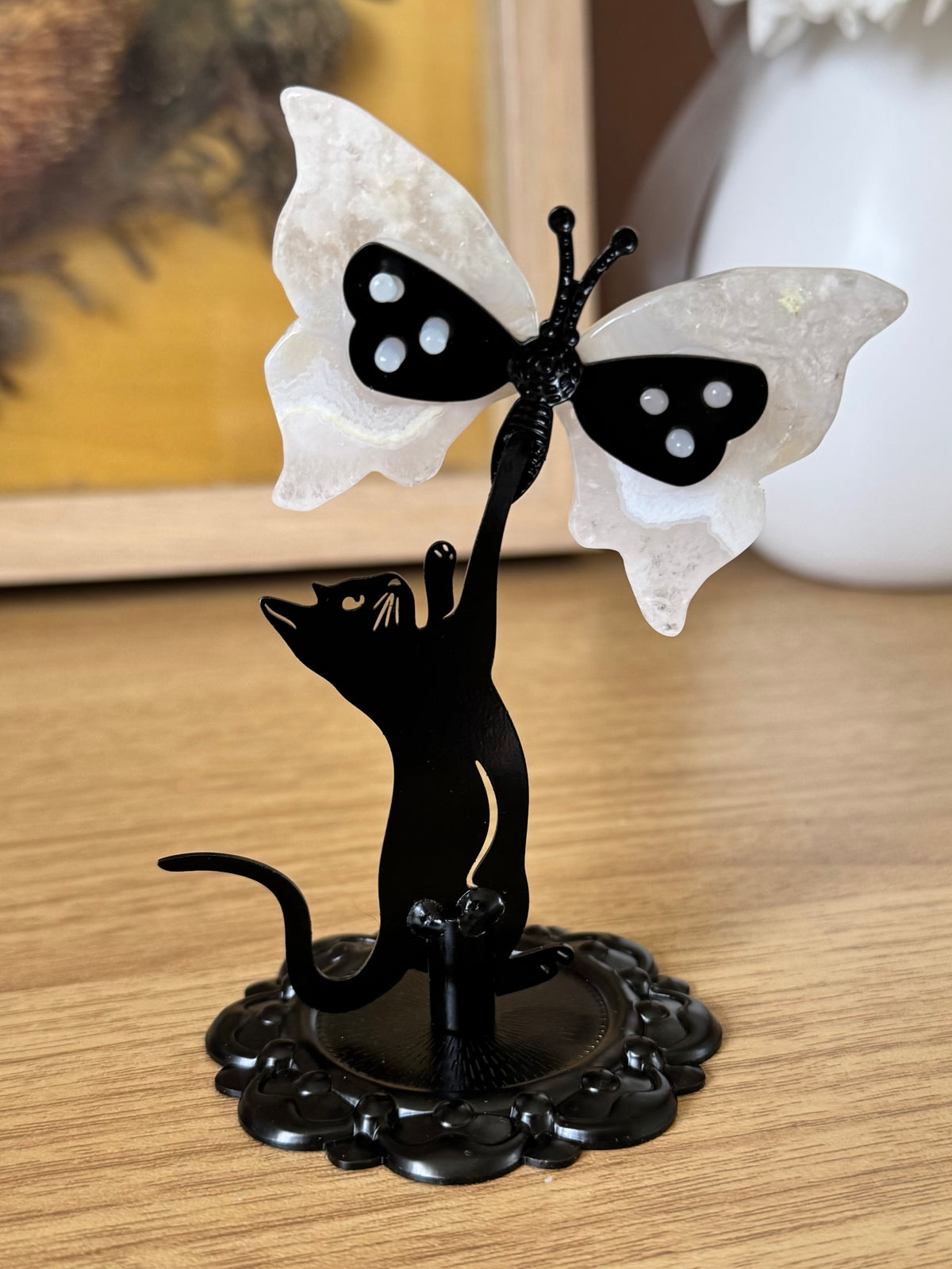Agate Cat Chasing Butterfly Carving