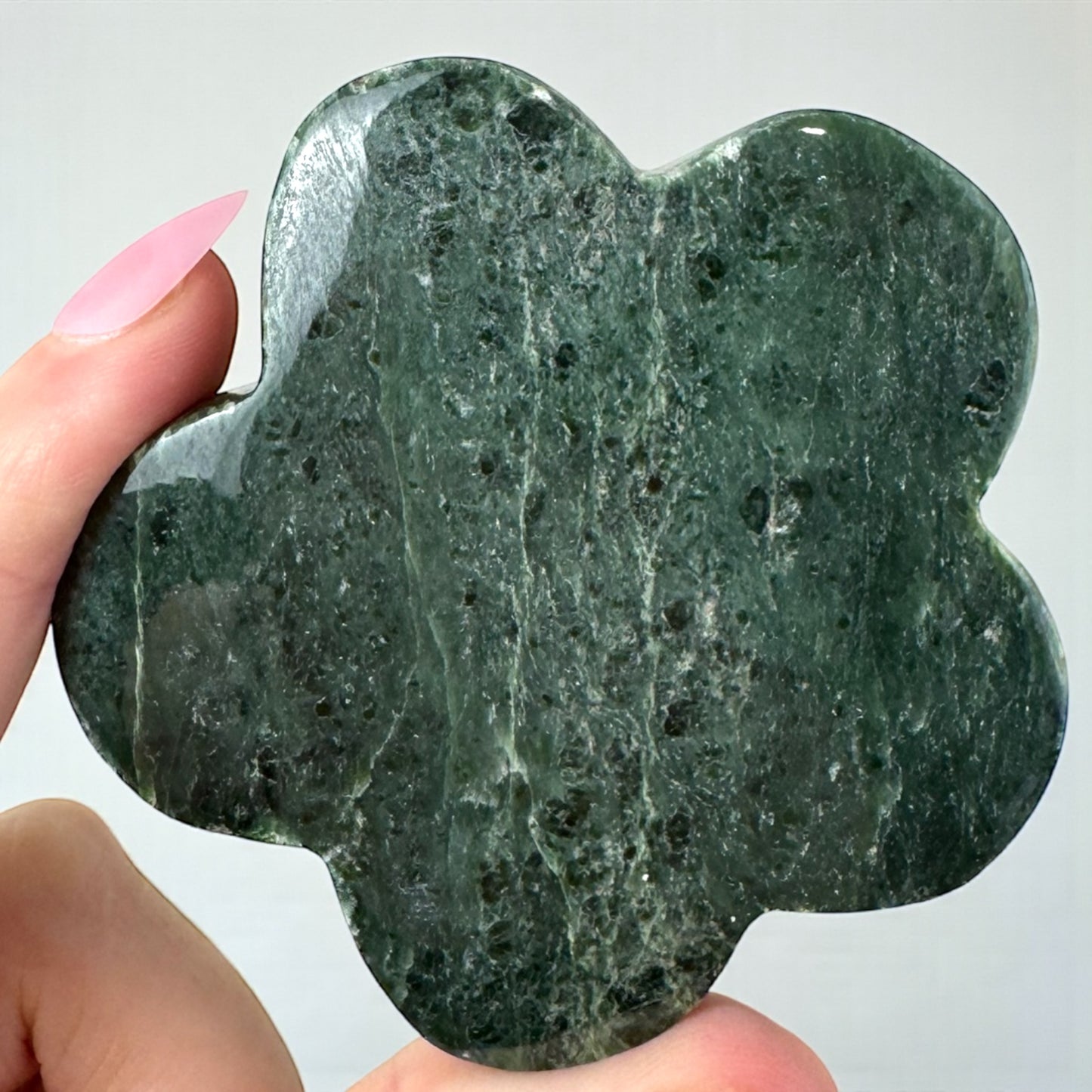 Nephrite Jade Daisy Carving
