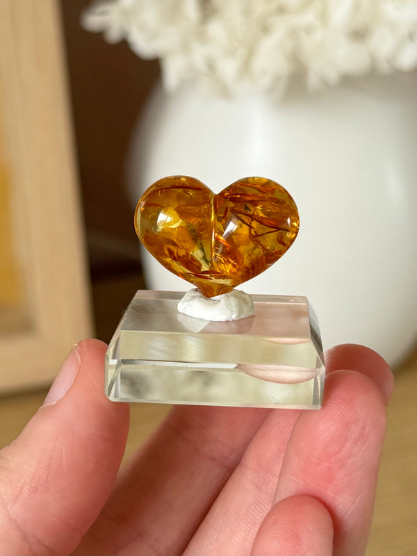 HQ Amber Heart Carving
