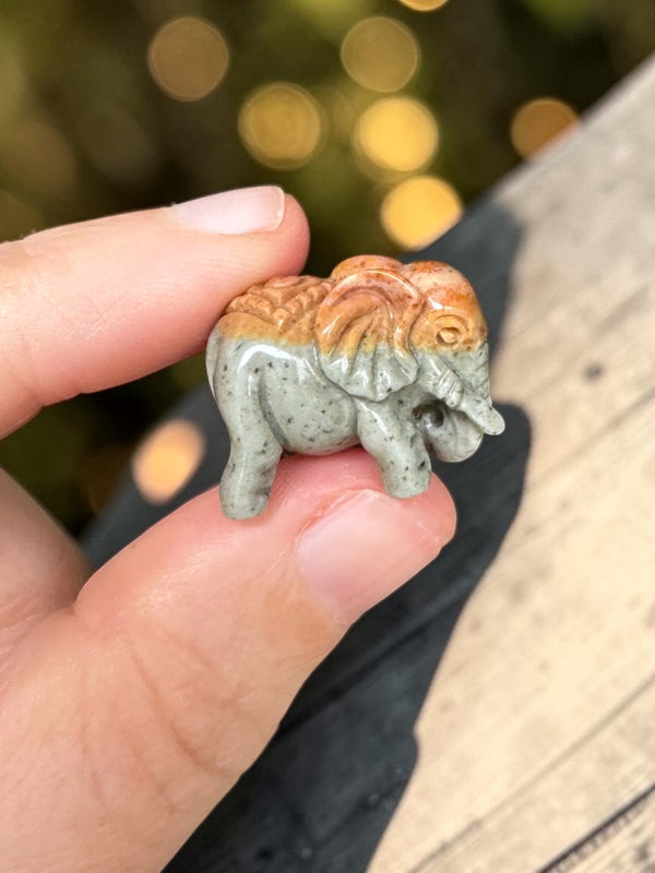 Alashan Agate Mini Elephant Carving