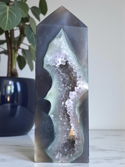 Druzy Agate and Amethyst Tower 18.5cm (doesn’t stand well)