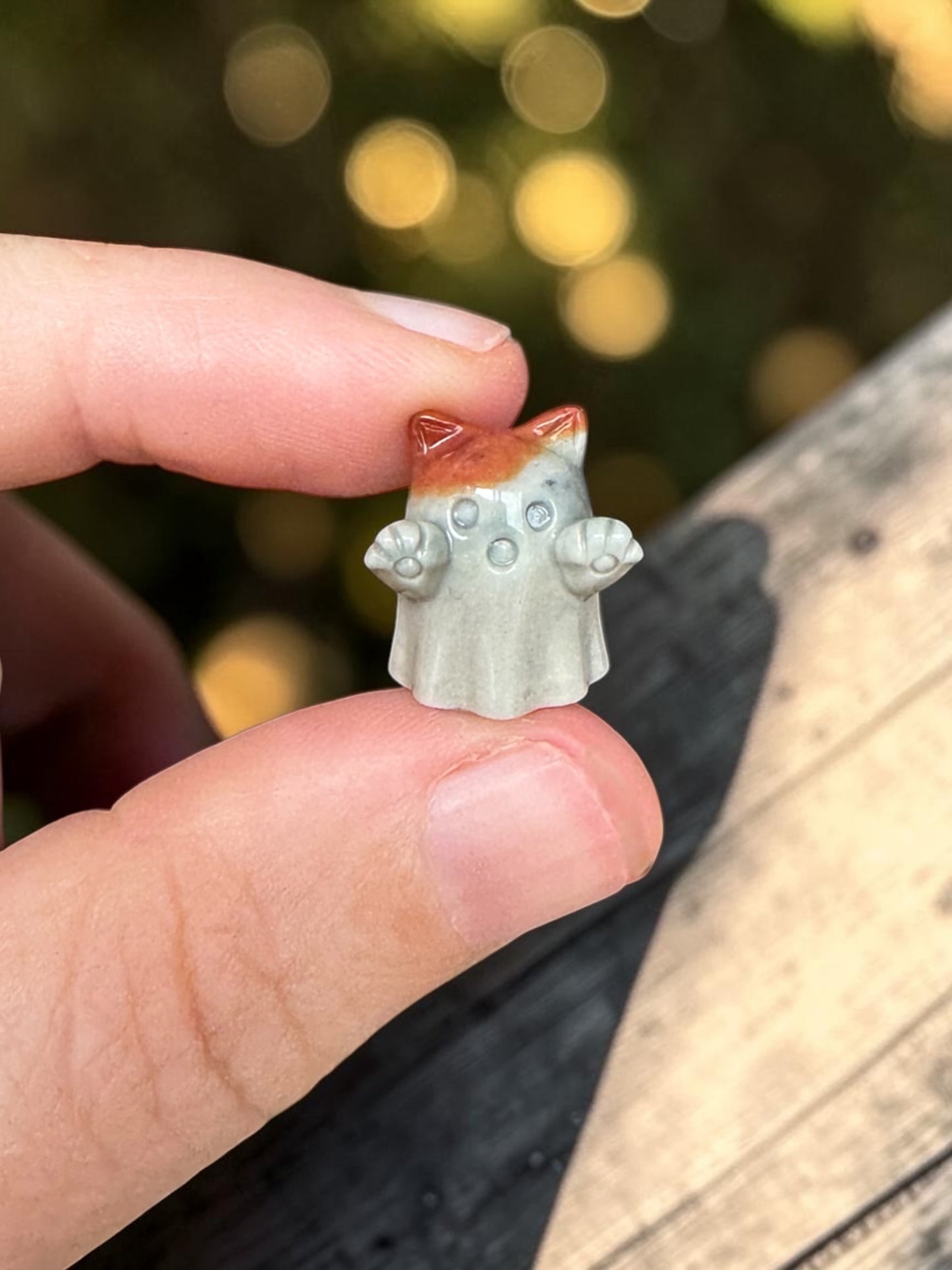 Alashan Agate Mini Ghost Kitty Carving
