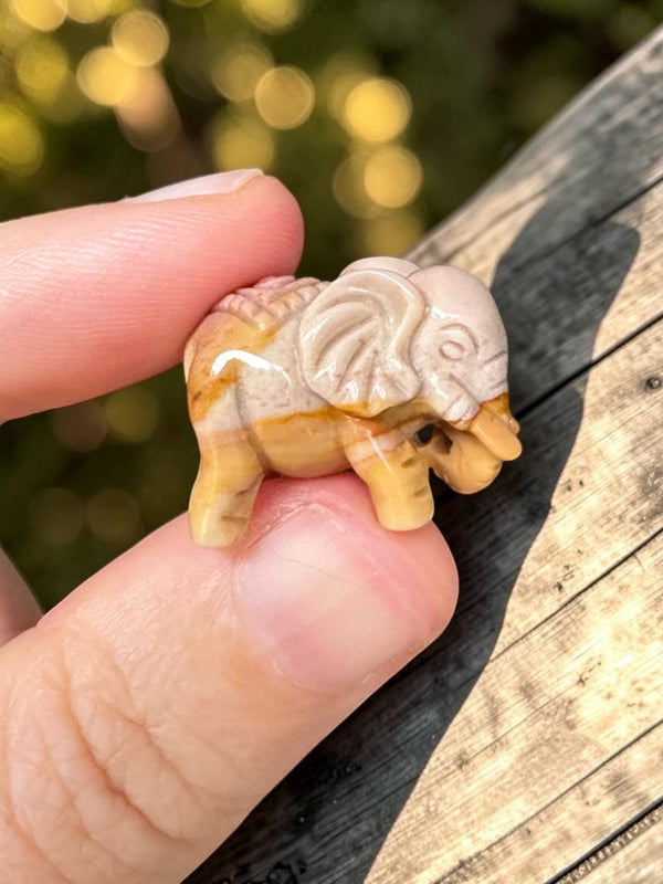 Alashan Agate Mini Elephant Carving