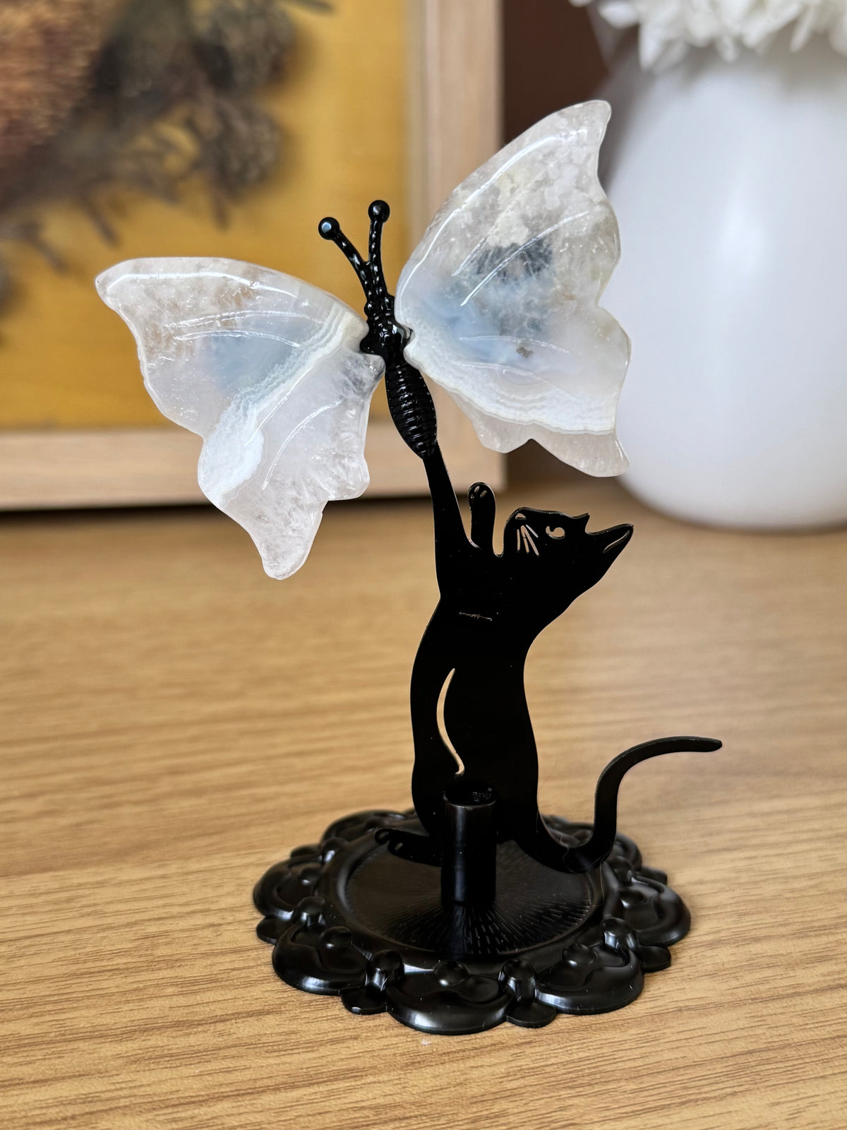 Agate Cat Chasing Butterfly Carving