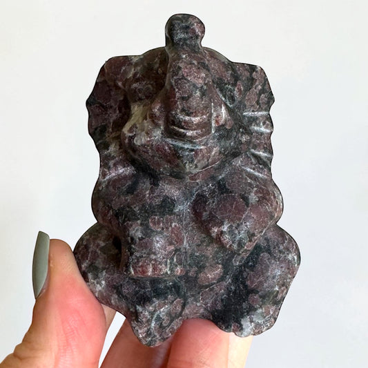 Garnet Happy Elephant Carving
