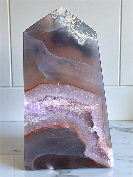 Druzy Agate and Amethyst Tower 16cm (doesn’t stand well)