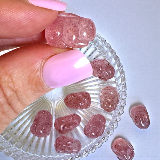 High Quality Strawberry Quartz Mini Rabbit Carvings